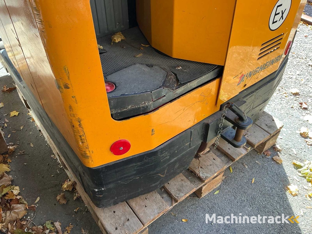 Jungheinrich reach truck including charger