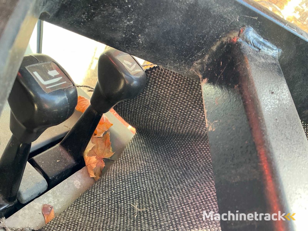 Jungheinrich reach truck including charger