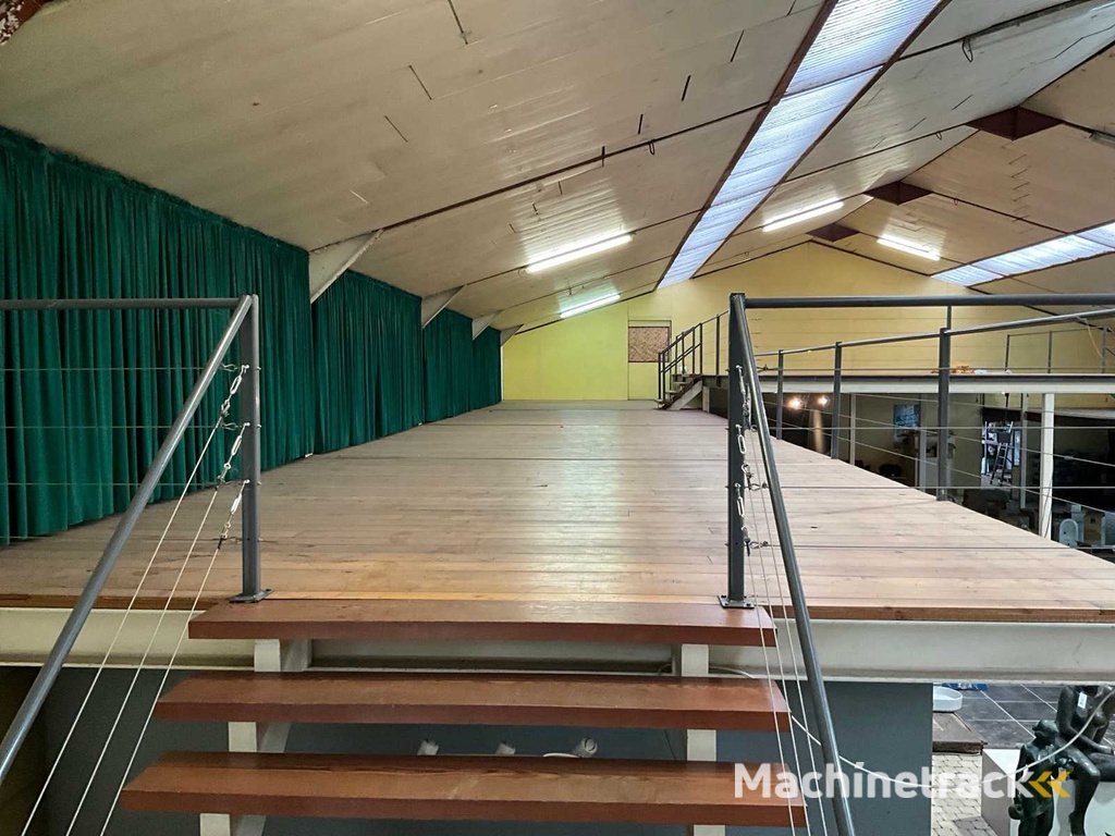 Entresolvloer verdieping hout/staal 330 M2