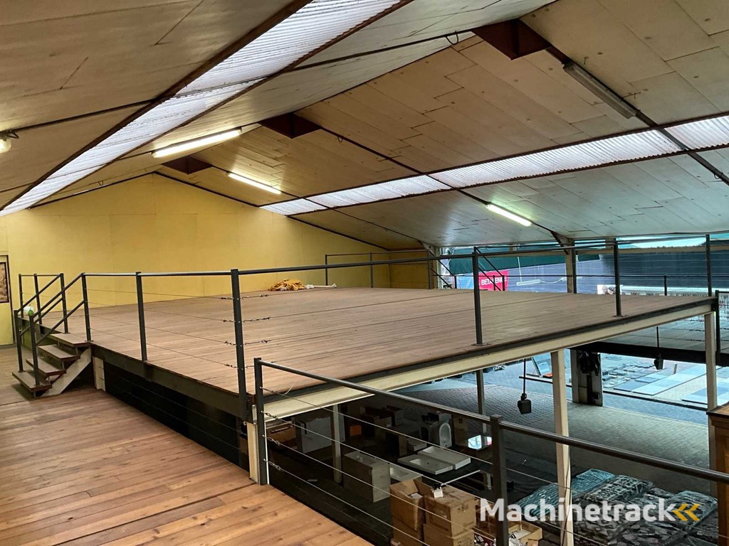 Entresolvloer verdieping hout/staal 330 M2