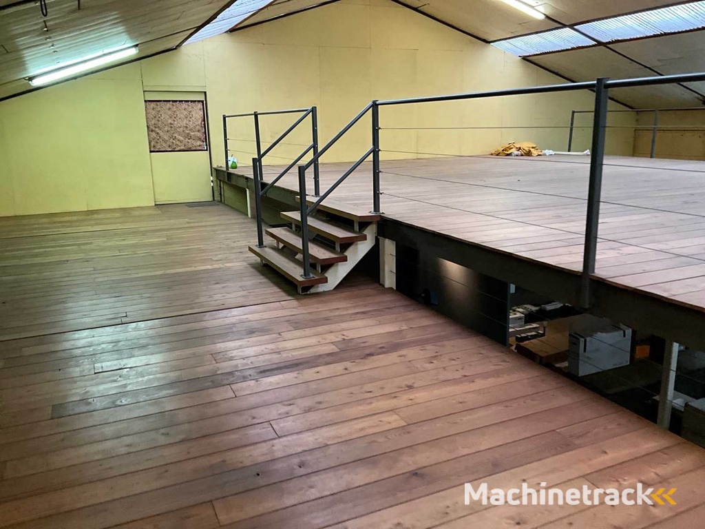 Entresolvloer verdieping hout/staal 330 M2