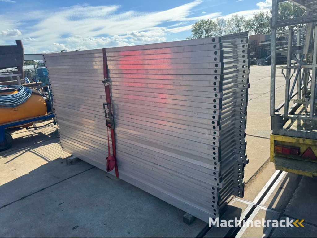 Dakrand beveiliging en aanhanger (198 mtr)