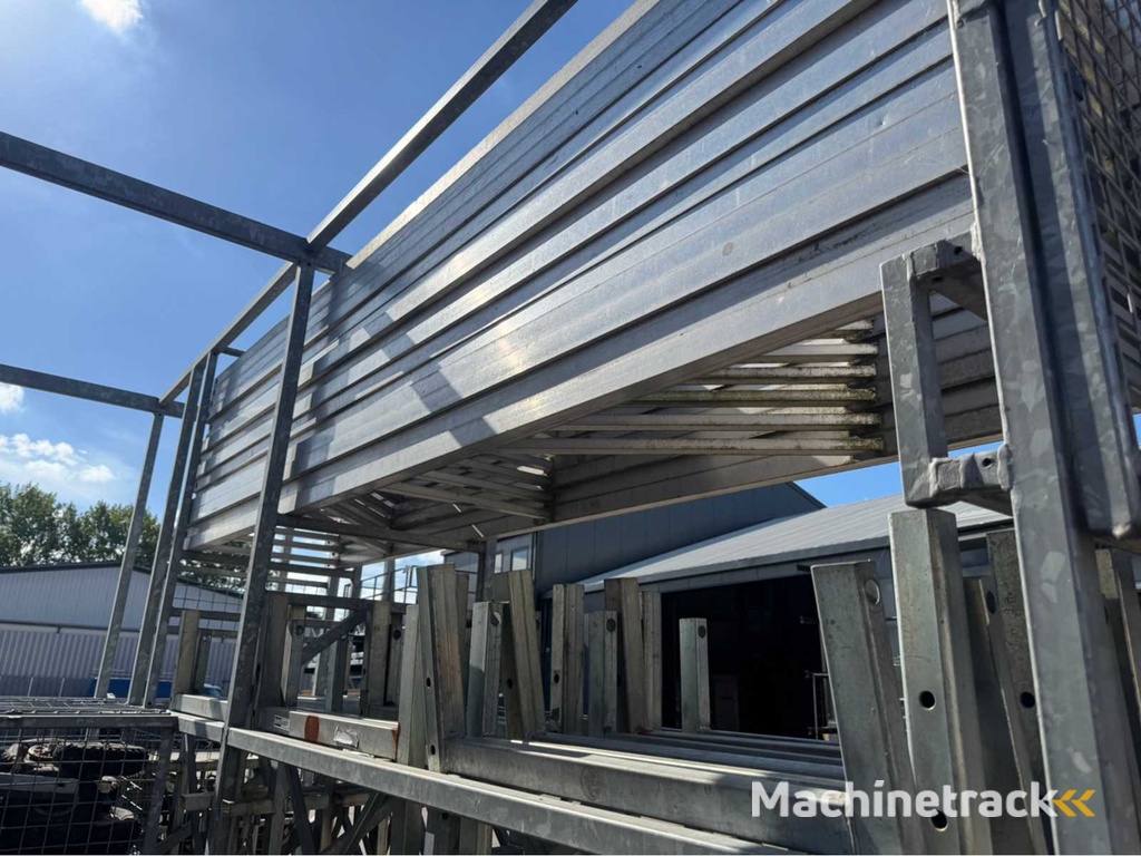 Dakrand beveiliging en aanhanger (198 mtr)