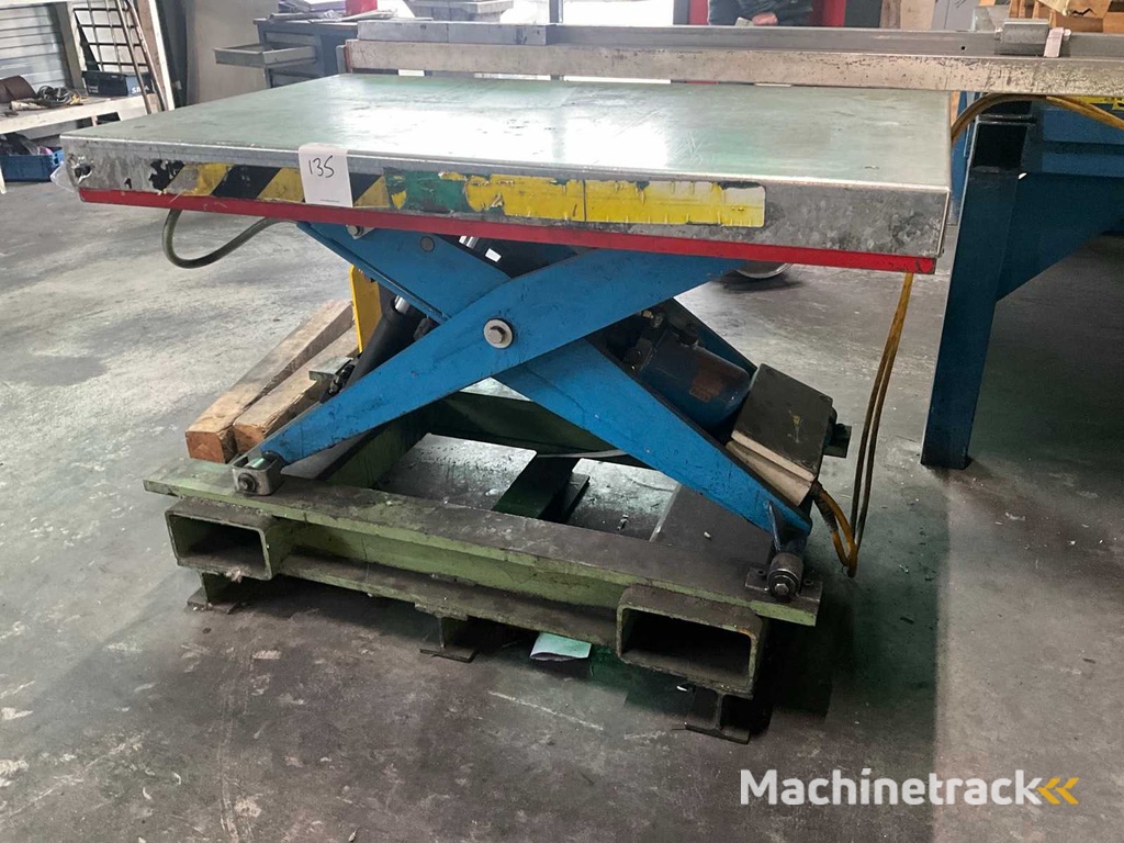 1994 M12000 Hefplateau