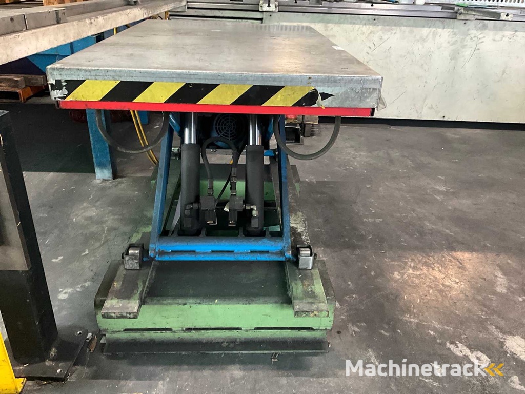 1994 M12000 Hefplateau