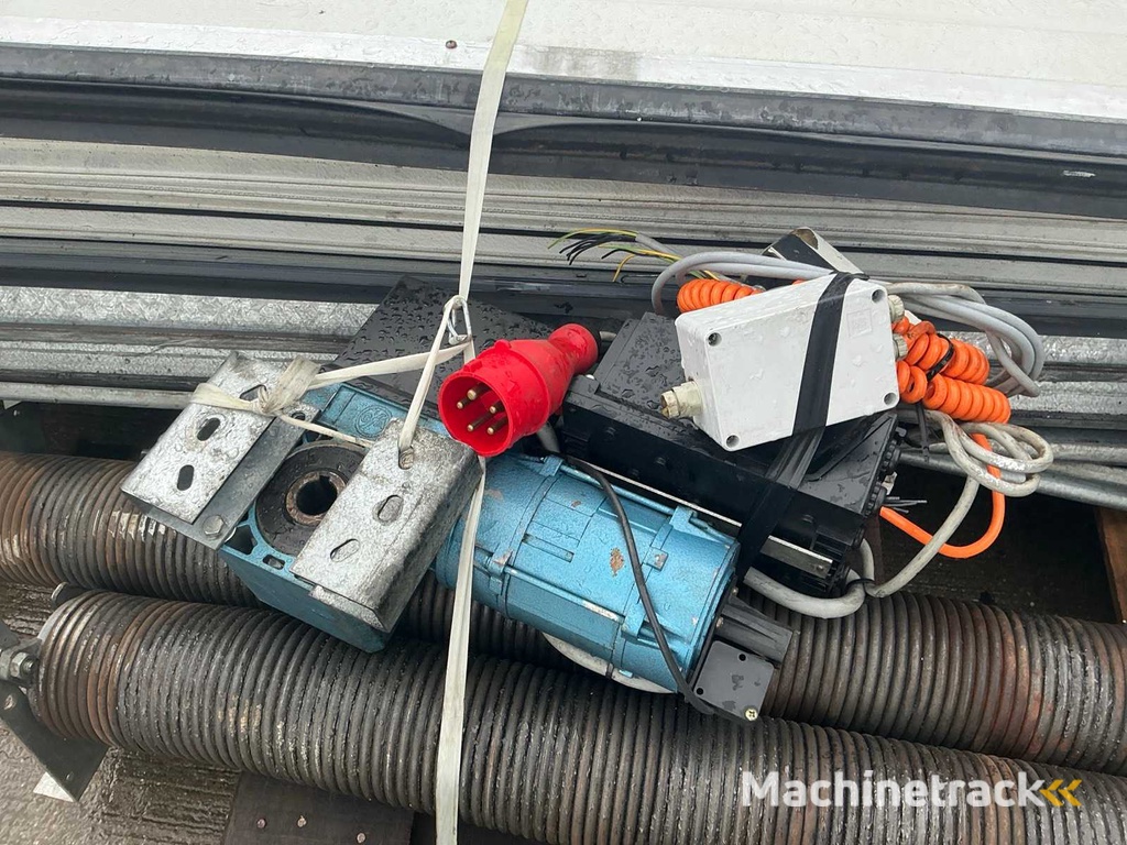 Overheaddeur (4,23x3,58 mtr)