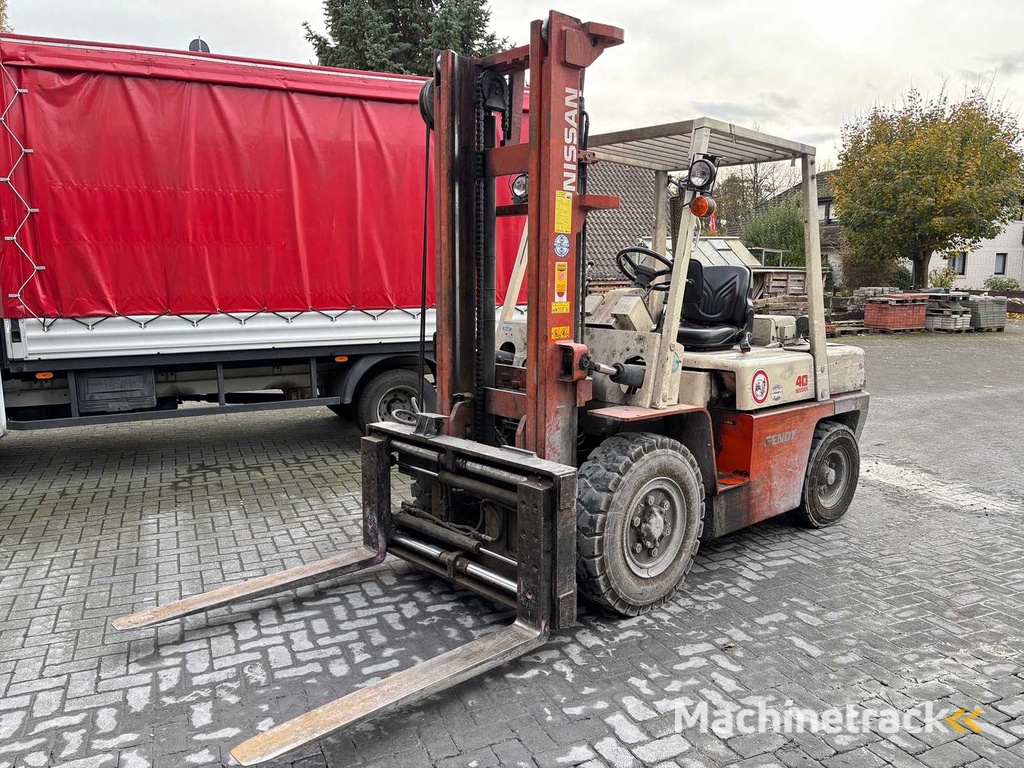 NISSAN WF 03 A 35 U Diesel Forklift