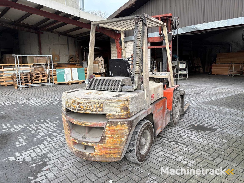 NISSAN WF 03 A 35 U Diesel Forklift