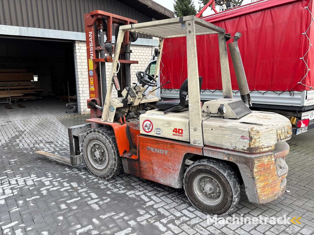 NISSAN WF 03 A 35 U Diesel Forklift