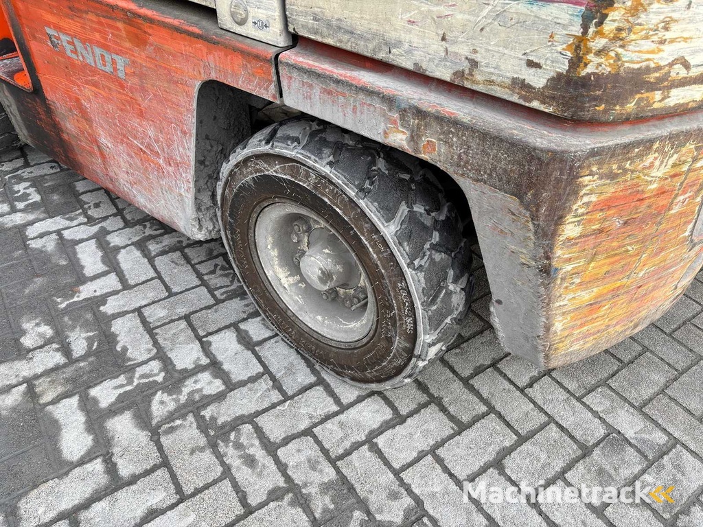 NISSAN WF 03 A 35 U Diesel Forklift