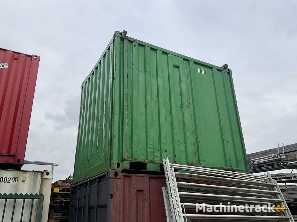 Shipping container