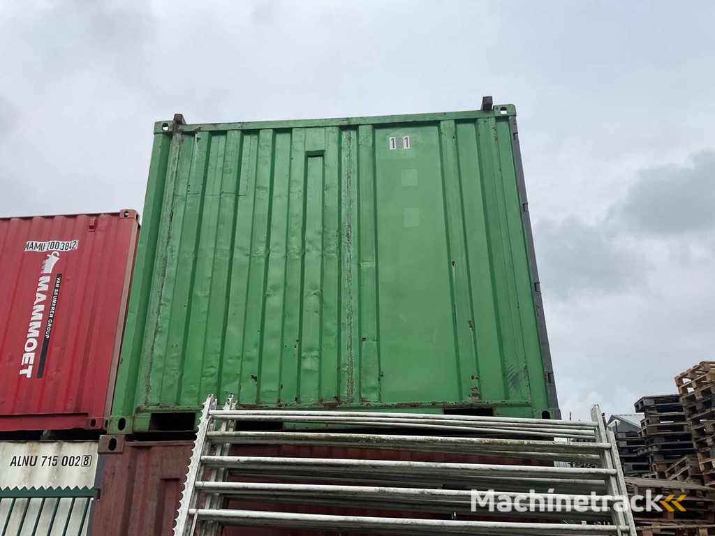 Shipping container