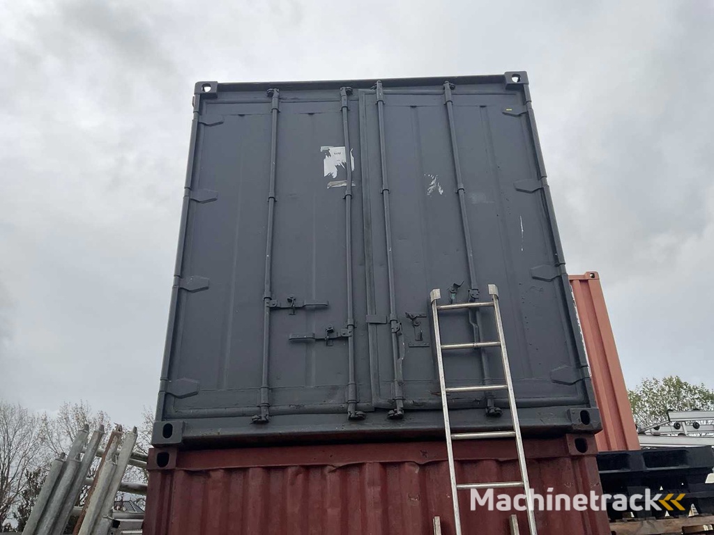 Shipping container