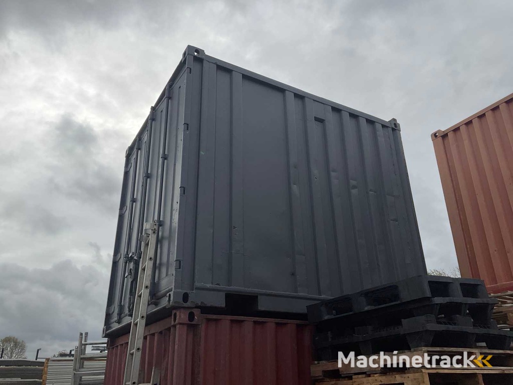 Shipping container