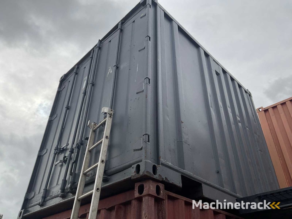 Shipping container