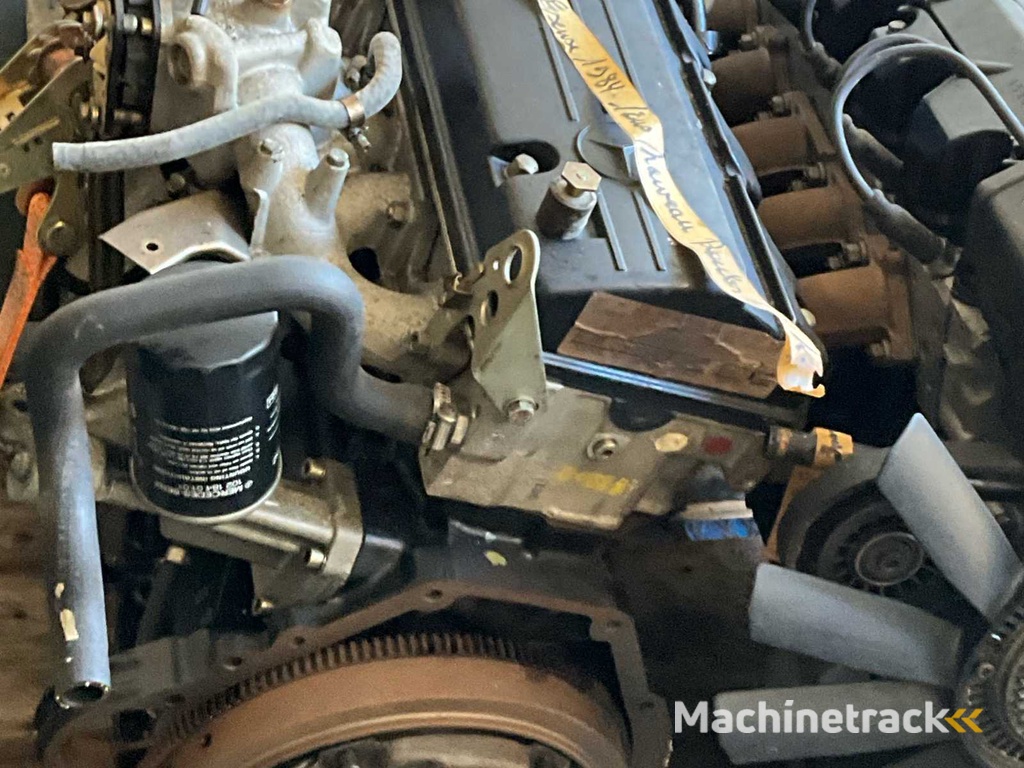 Mercedes-Benz 2 originele dieselmotoren – M102 & M103 – 190E / 260SE – Bouwjaren ±1984–1988 – Compleet met injectiesysteem