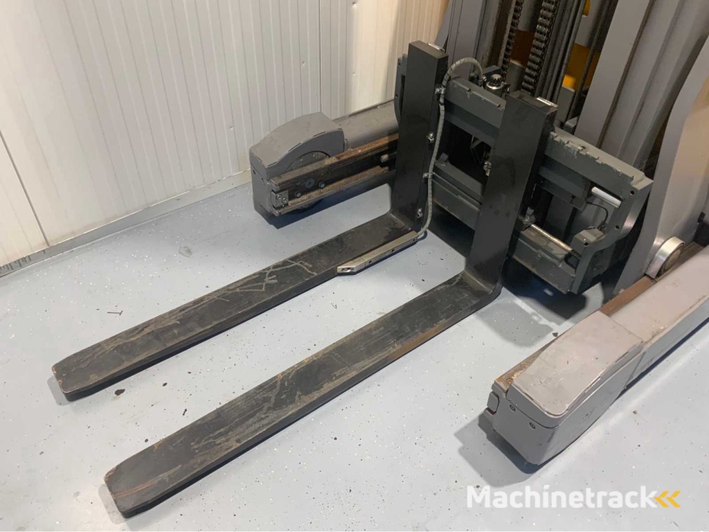 Jungheinrich ETV - 10.25M Triplex - 4013 Uren - Reach truck camera op vork