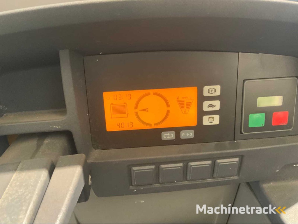 Jungheinrich ETV - 10.25M Triplex - 4013 Uren - Reach truck camera op vork
