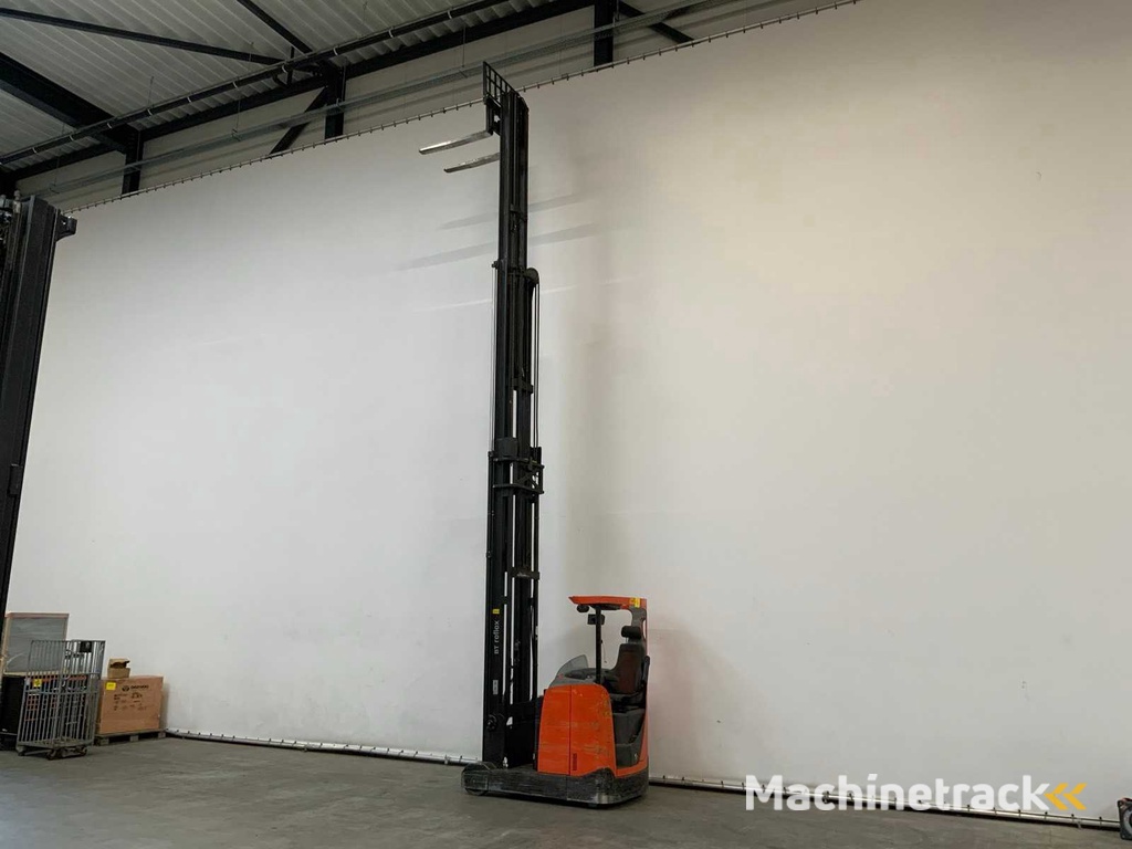 2010 BT RRE200E Reach truck