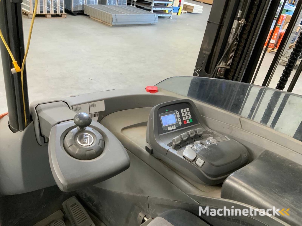 2010 BT RRE200E Reach truck