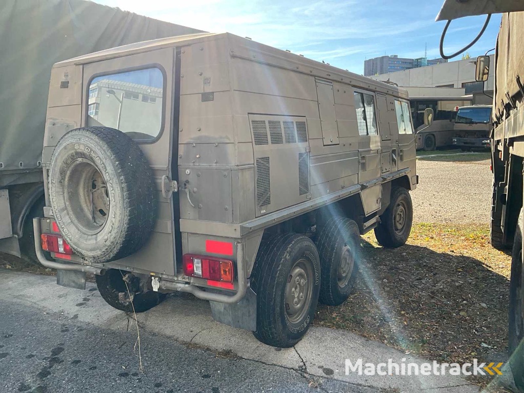 1974 Steyr Pinzgauer 712 legervoertuig
