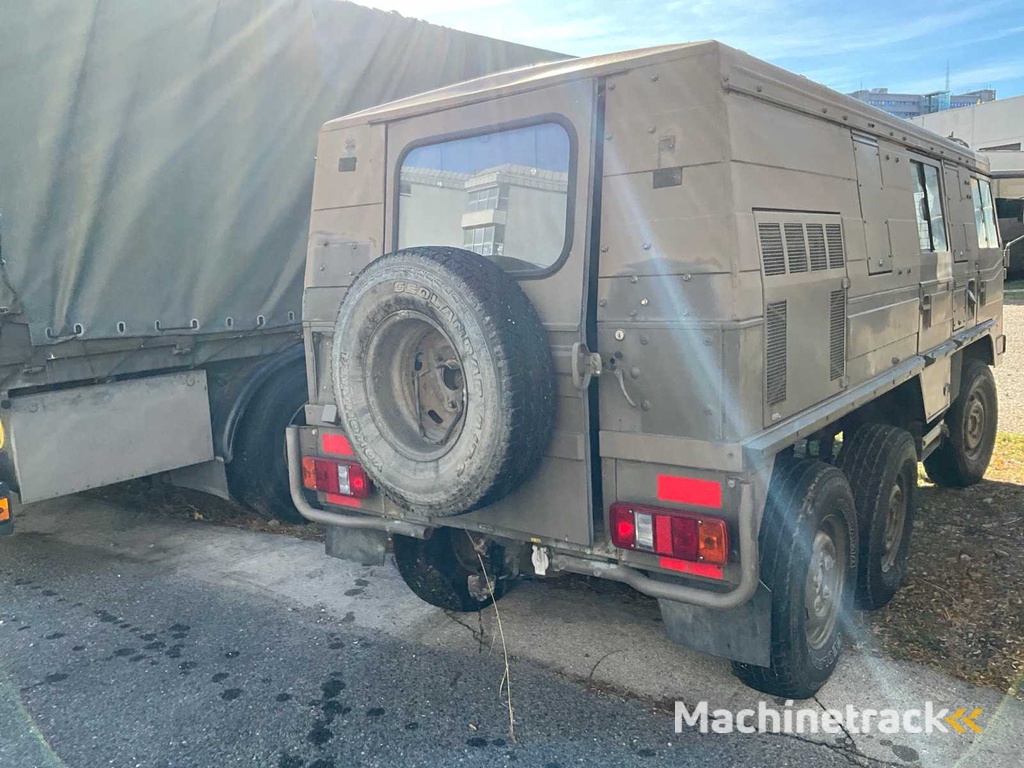 1974 Steyr Pinzgauer 712 legervoertuig