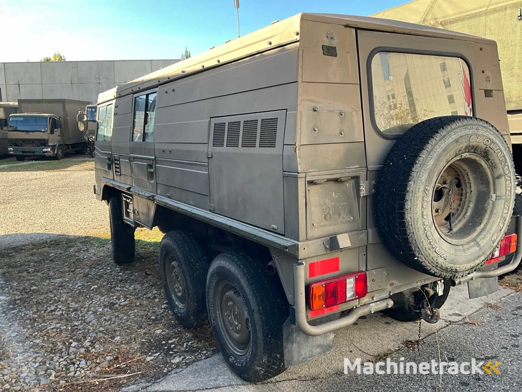 1974 Steyr Pinzgauer 712 legervoertuig