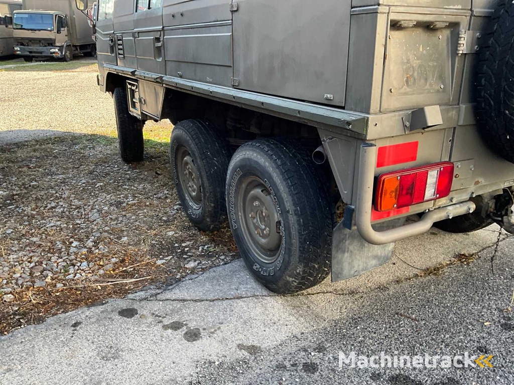 1974 Steyr Pinzgauer 712 legervoertuig