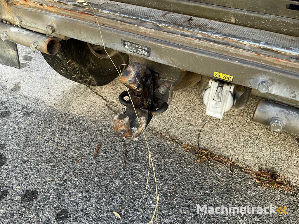 1974 Steyr Pinzgauer 712 legervoertuig