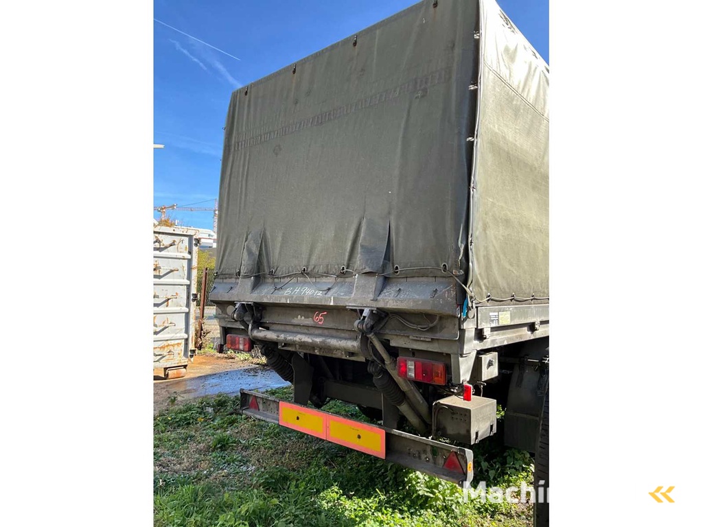 Trekker met oplegger