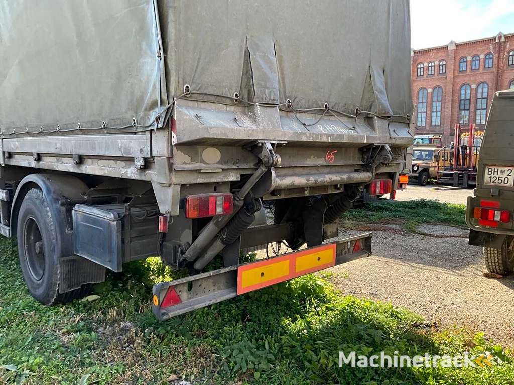 Trekker met oplegger