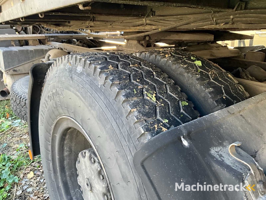 Trekker met oplegger