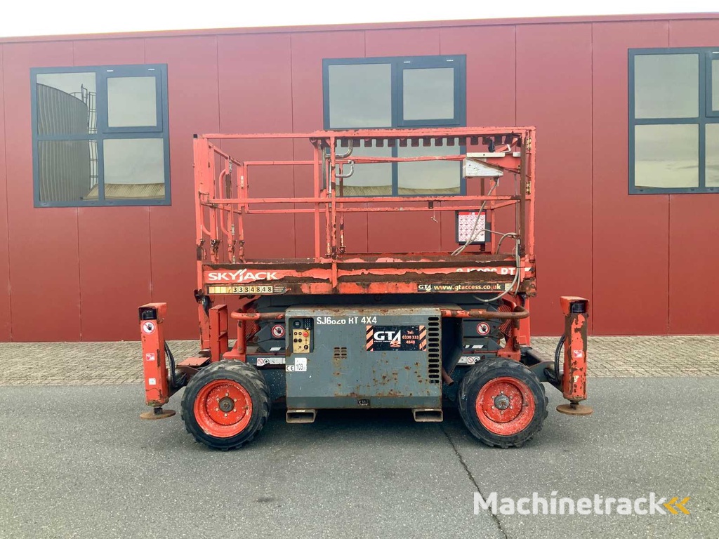 2016 Skyjack SJ6826RT Unebenes Gelände Hubarbeitsbühne 4x4