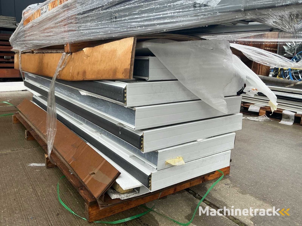 Sektionaltor (2.20x3.75 mtr) unbenutzt