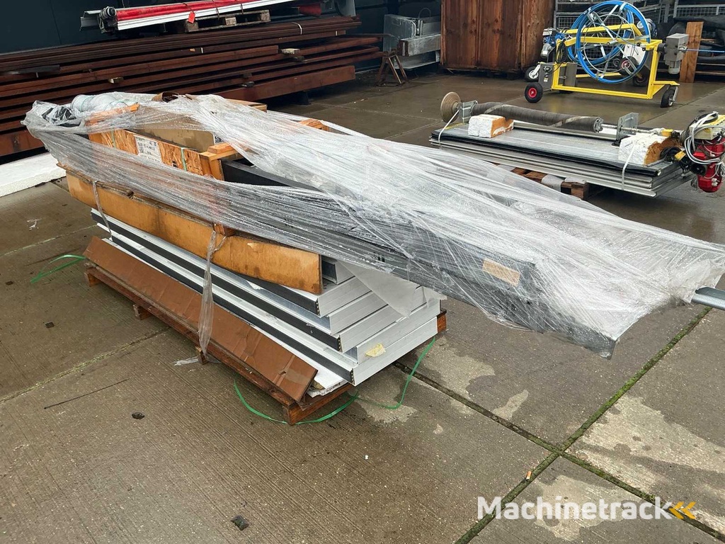 Sektionaltor (2.20x3.75 mtr) unbenutzt