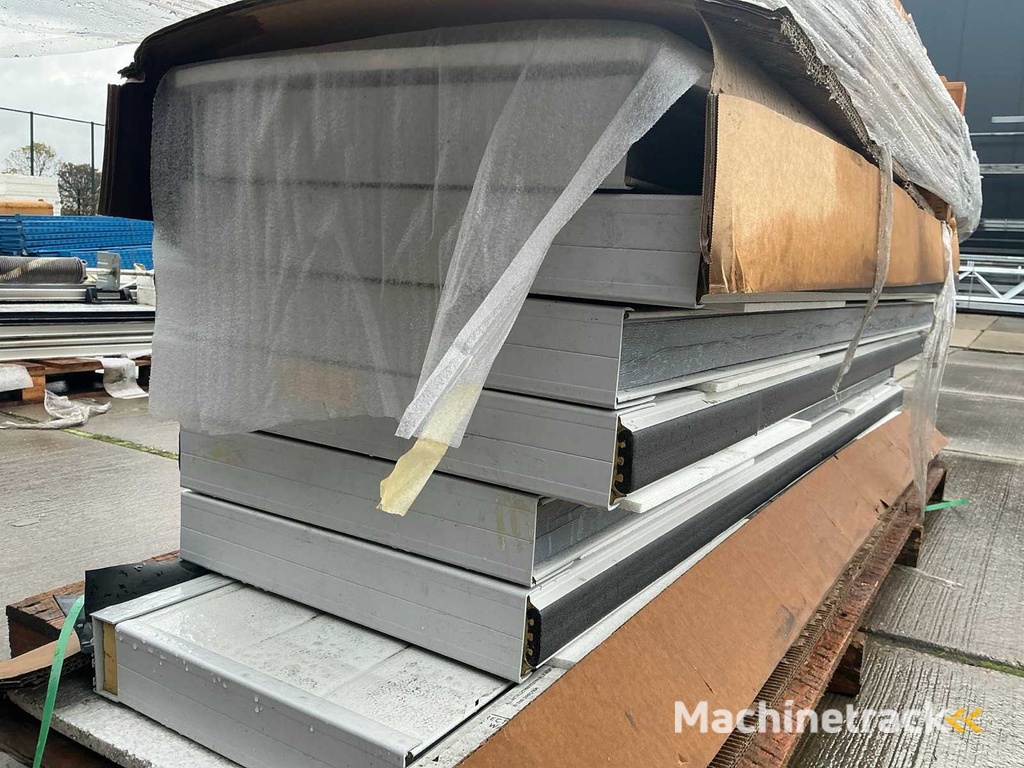 Sektionaltor (2.20x3.75 mtr) unbenutzt