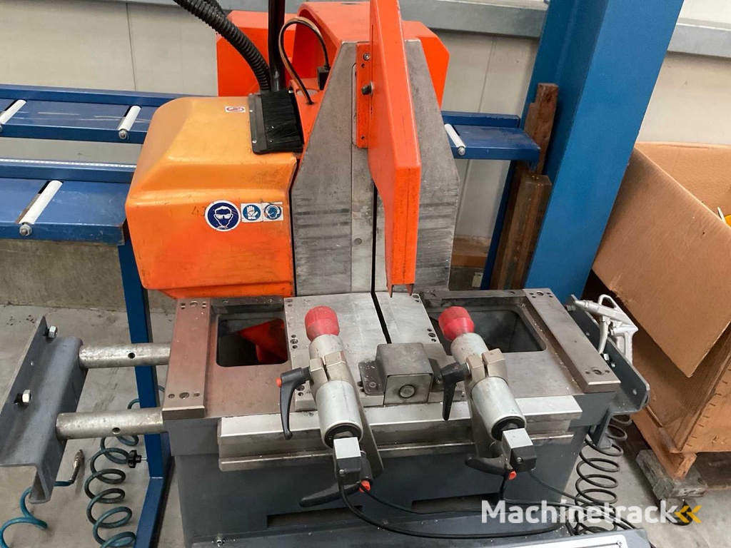 Tekna Crosscut Circular Saw Achine with On-Discharge Roller Conveyor