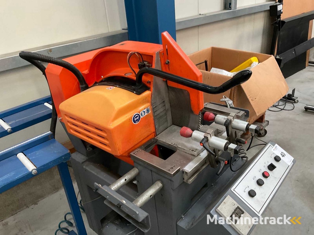 Tekna Crosscut Circular Saw Achine with On-Discharge Roller Conveyor