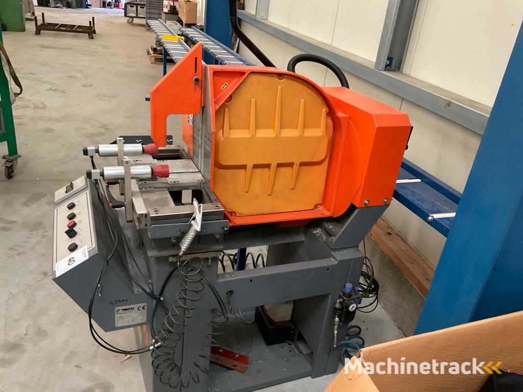 Tekna Crosscut Circular Saw Achine with On-Discharge Roller Conveyor