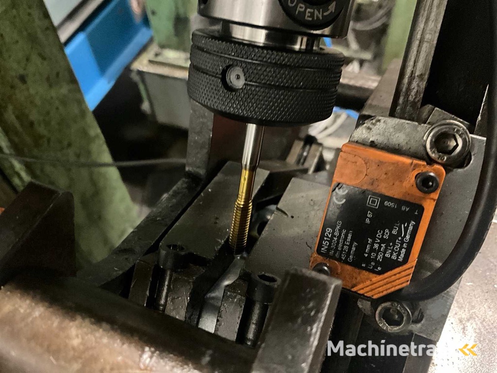 Hüller Hille UG12 Locking claw tapping machine (4x)