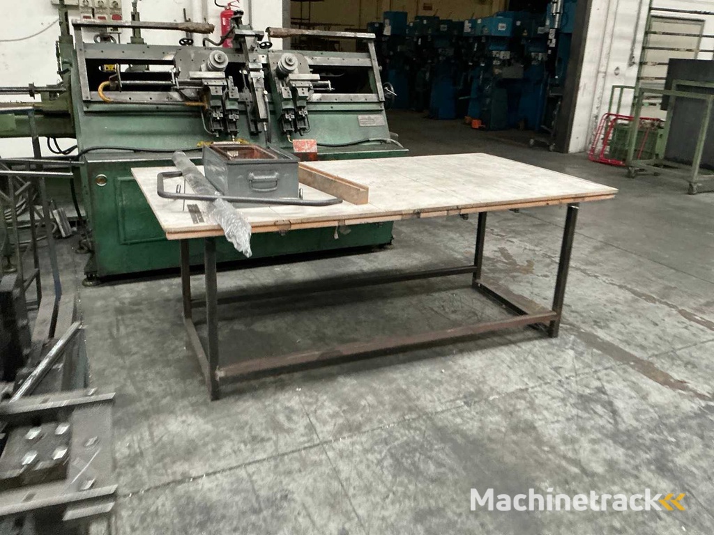 Werkplaatsresten en machines voor het buigen van buizen