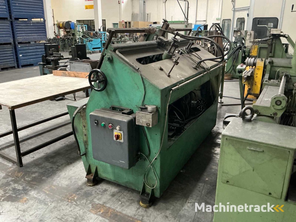 Werkplaatsresten en machines voor het buigen van buizen