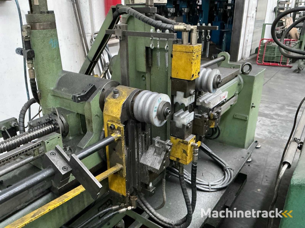 Werkplaatsresten en machines voor het buigen van buizen