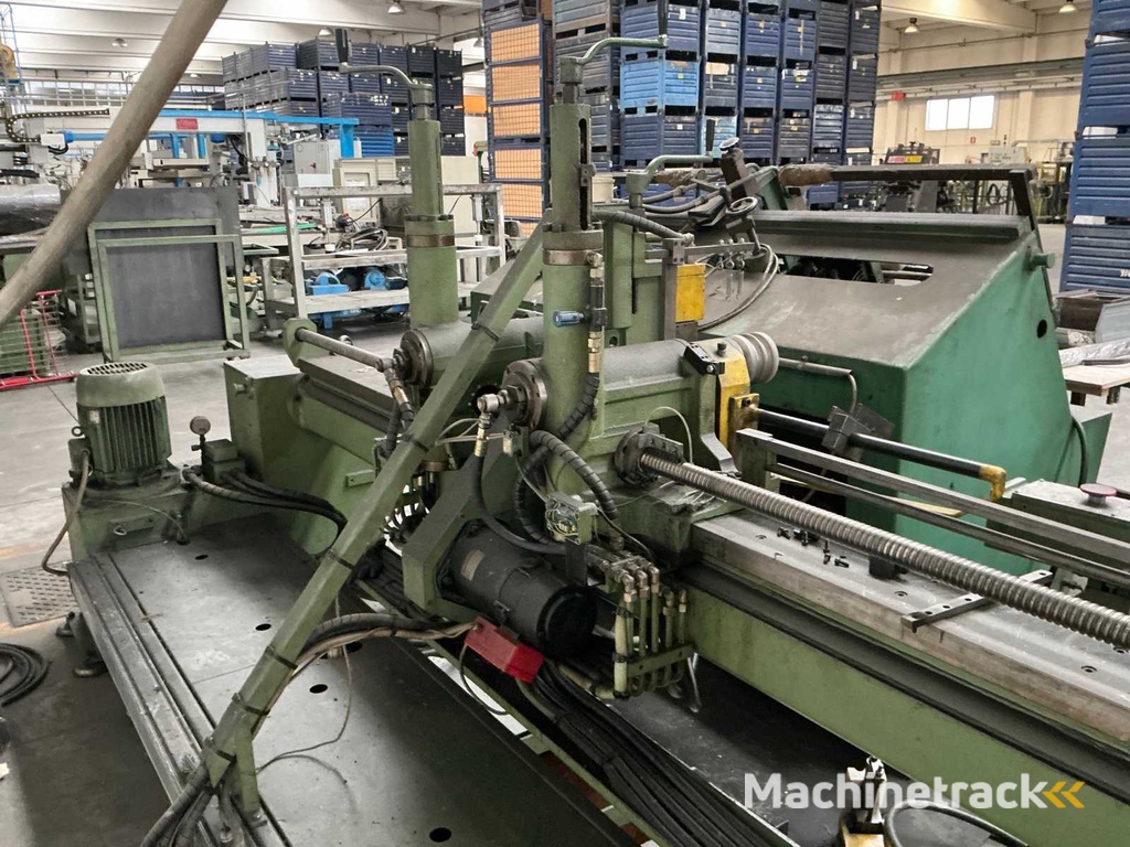 Werkplaatsresten en machines voor het buigen van buizen