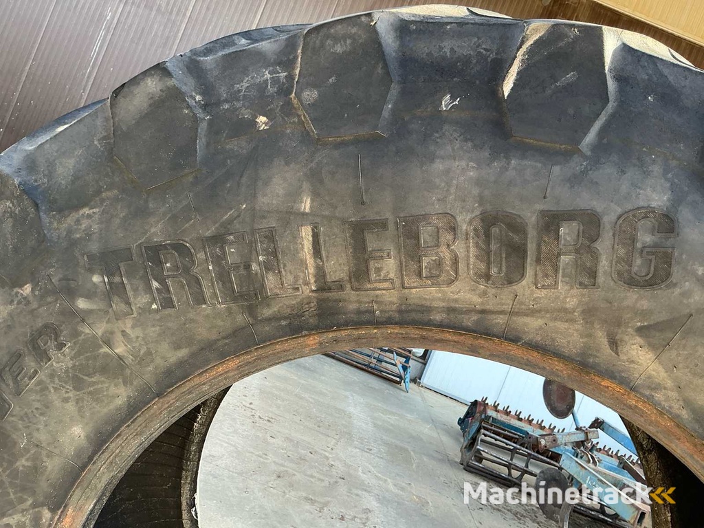 Trelleborg TM900 710/75R42 Band, wiel en velg