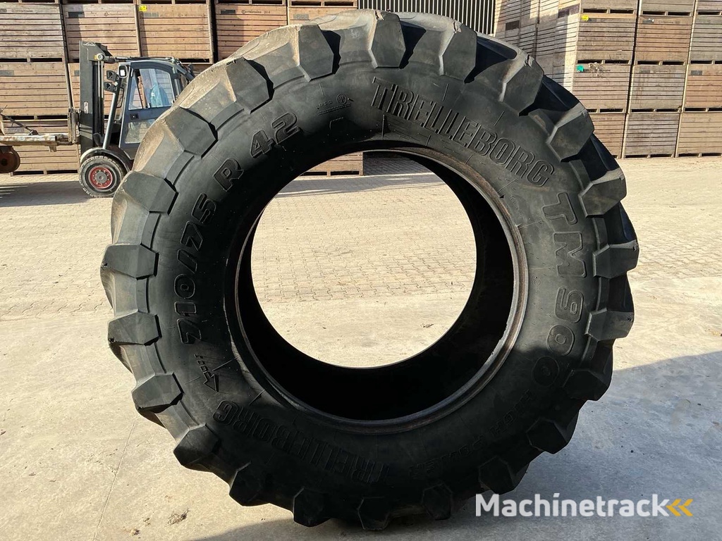 Trelleborg TM900 710/75R42 Band, wiel en velg