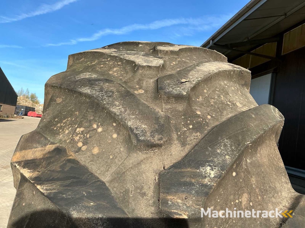 Trelleborg TM900 710/75R42 Band, wiel en velg