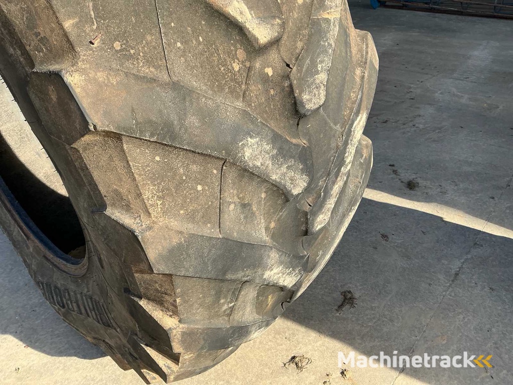 Trelleborg TM900 710/75R42 Band, wiel en velg