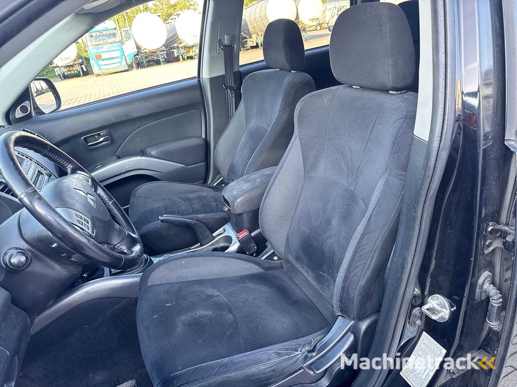 Mitsubishi -Outlander 2.4 Intense+ Sonderedition | 23-LSG-5