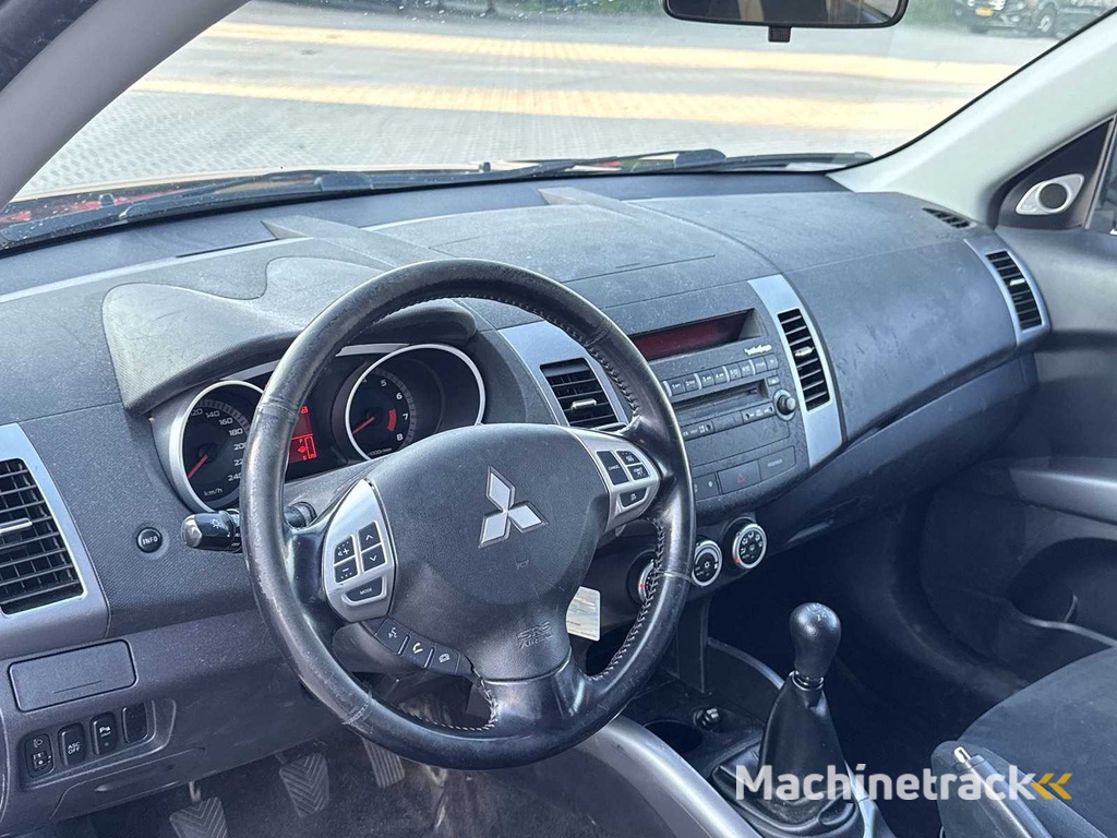 Mitsubishi -Outlander 2.4 Intense+ Sonderedition | 23-LSG-5